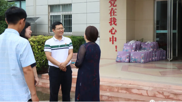 祥符区总工会走访青青草网站在线观看伟业开展夏日送清凉活动